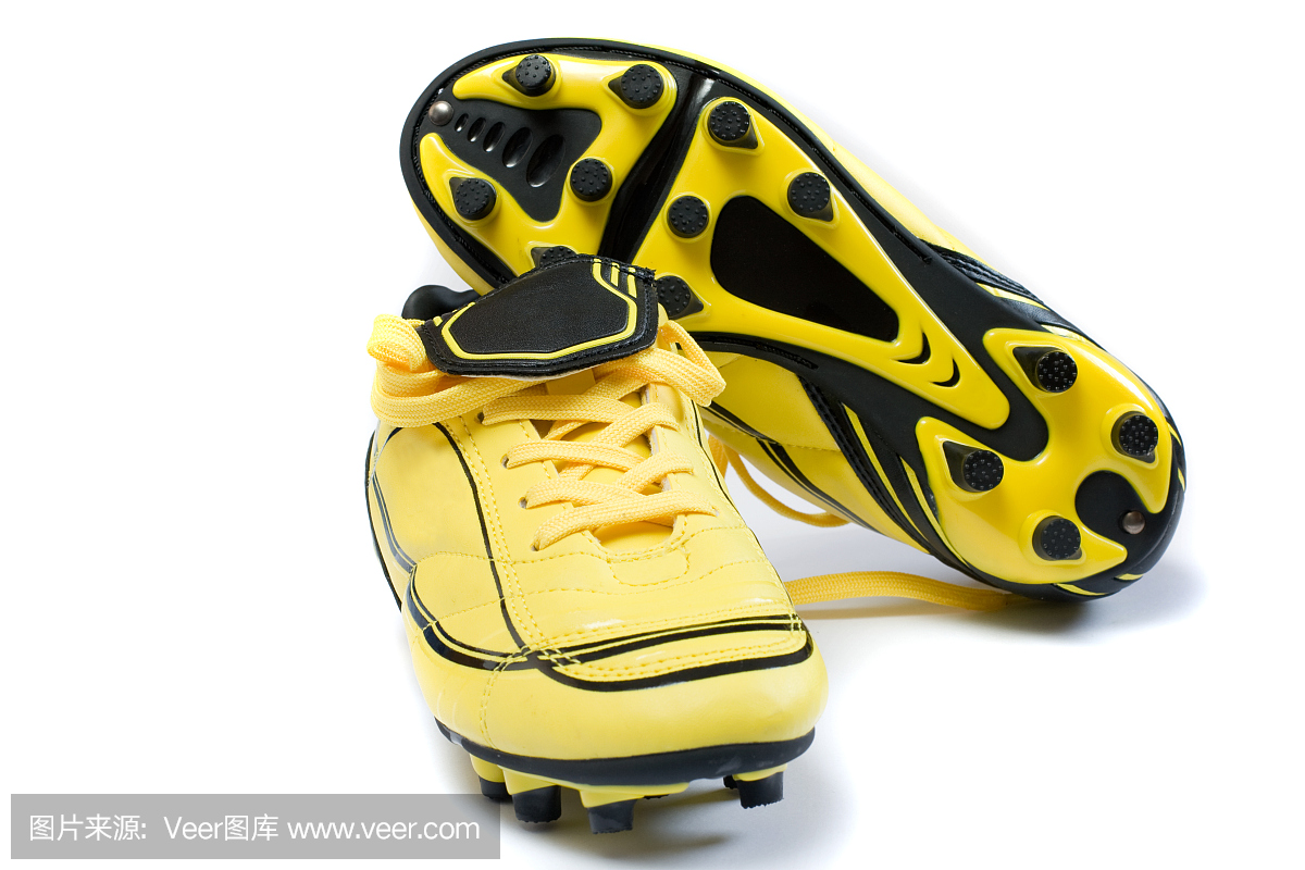 黄色足球运动鞋